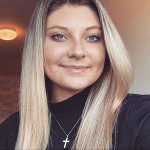 Meet your Posher, Caitlin